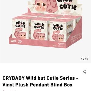 Crybaby Wild but Cutie Vinyl Plush Pendant set
